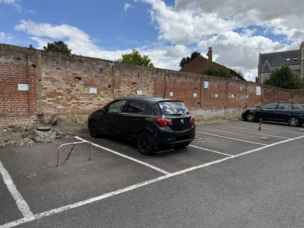 Lot: 47 - MIXED RESIDENTIAL AND COMMERCIAL TOWN CENTRE INVESTMENT - Allocated parking spaces for the 8 flats at the rear of the building